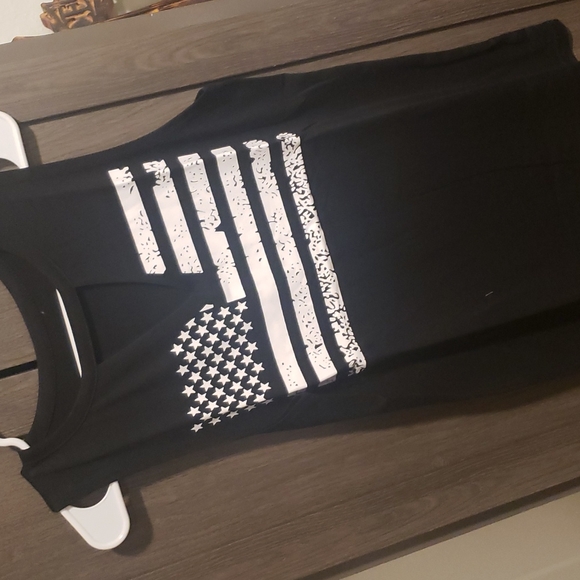 ๐ฅNew boutique American flag cut out Tank - Picture 4 of 7
